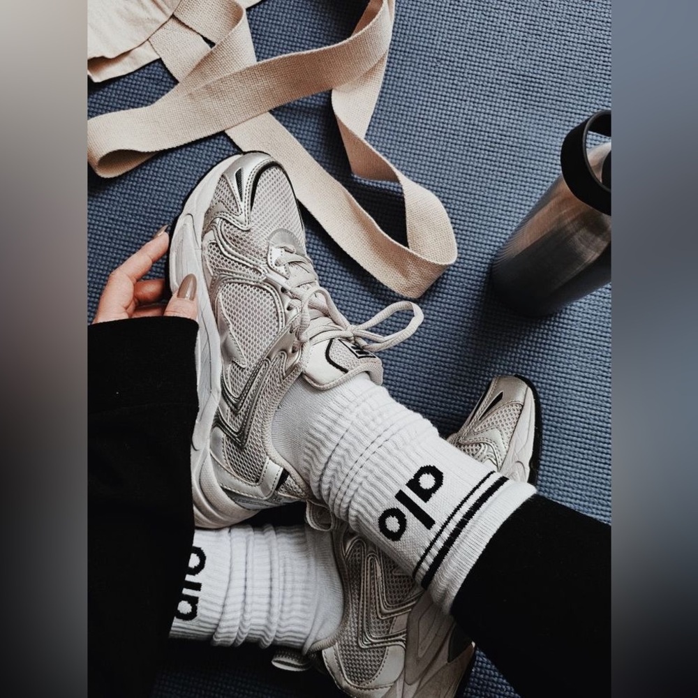 100% AUTHENTIC ALO UNISEX THROWBACK SOCKS